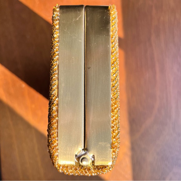 SANTI 🔸 gold herringbone beaded clutch - Picture 4 of 10